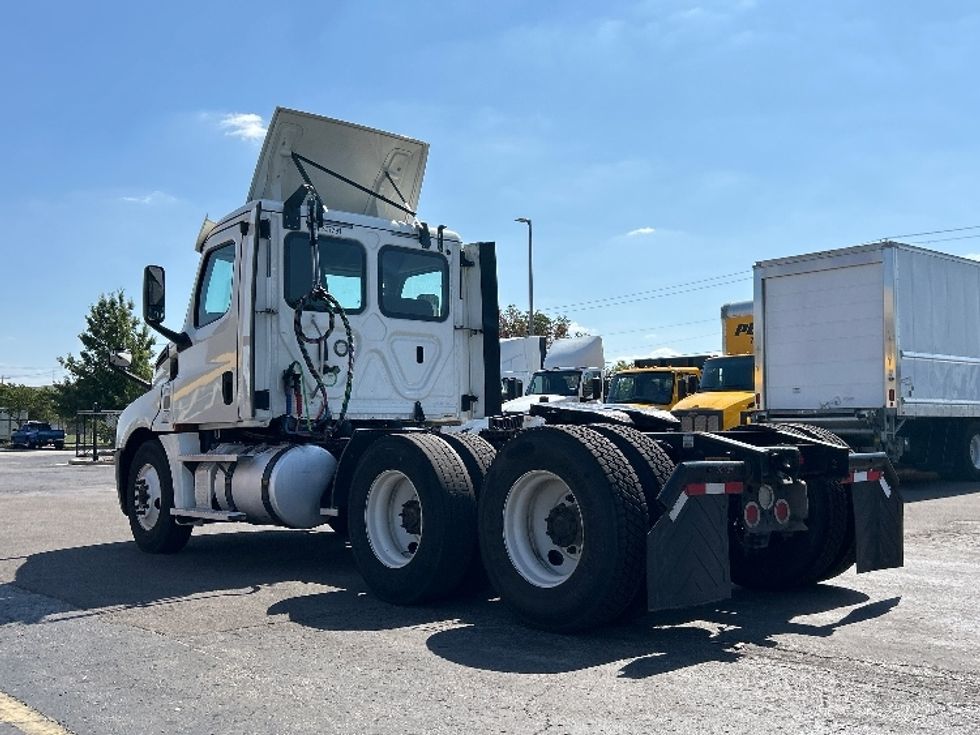 Day Cab Tractor-Heavy Duty Tractors-Freightliner-2020-T12664ST-Oklahoma City-OK-585,384\n\t\tmiles-$ 37,750 - Image 5