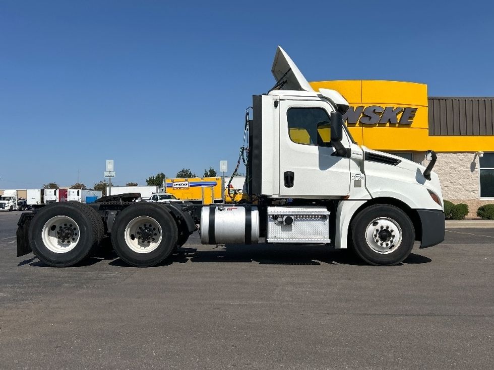 Day Cab Tractor-Heavy Duty Tractors-Freightliner-2020-T12664ST-Oklahoma City-OK-585,384\n\t\tmiles-$ 37,750 - Image 8