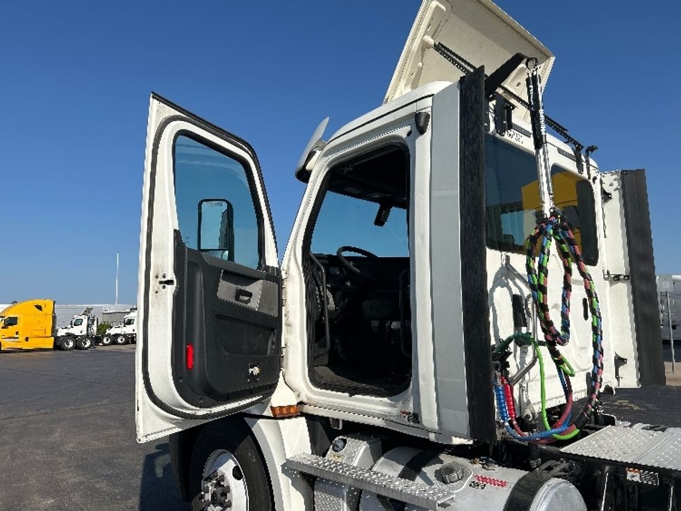 Day Cab Tractor-Heavy Duty Tractors-Freightliner-2020-T12664ST-Oklahoma City-OK-585,384\n\t\tmiles-$ 37,750 - Image 9