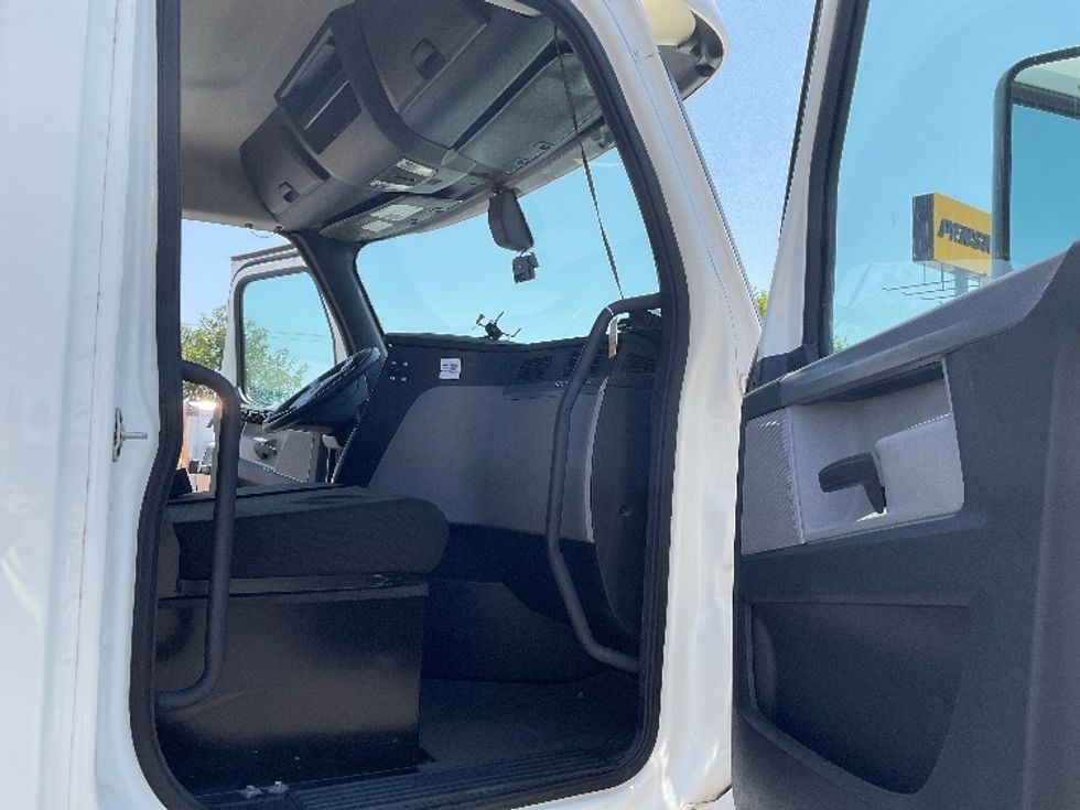 Day Cab Tractor-Heavy Duty Tractors-Freightliner-2020-T12664ST-Oklahoma City-OK-585,557\n\t\tmiles-$ 36,250 - Image 12