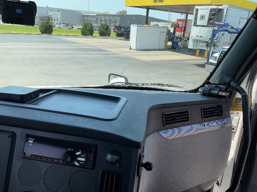 Day Cab Tractor-Heavy Duty Tractors-Freightliner-2020-T12664ST-Oklahoma City-OK-585,557\n\t\tmiles-$ 36,250 - Image 13