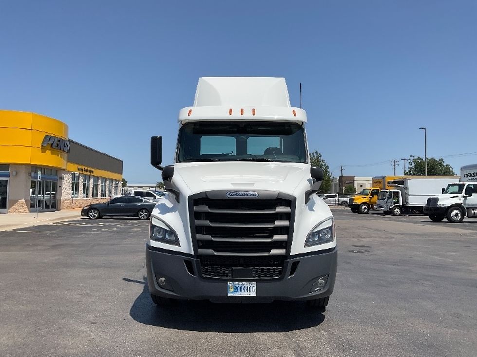 Day Cab Tractor-Heavy Duty Tractors-Freightliner-2020-T12664ST-Oklahoma City-OK-585,557\n\t\tmiles-$ 36,250 - Image 2