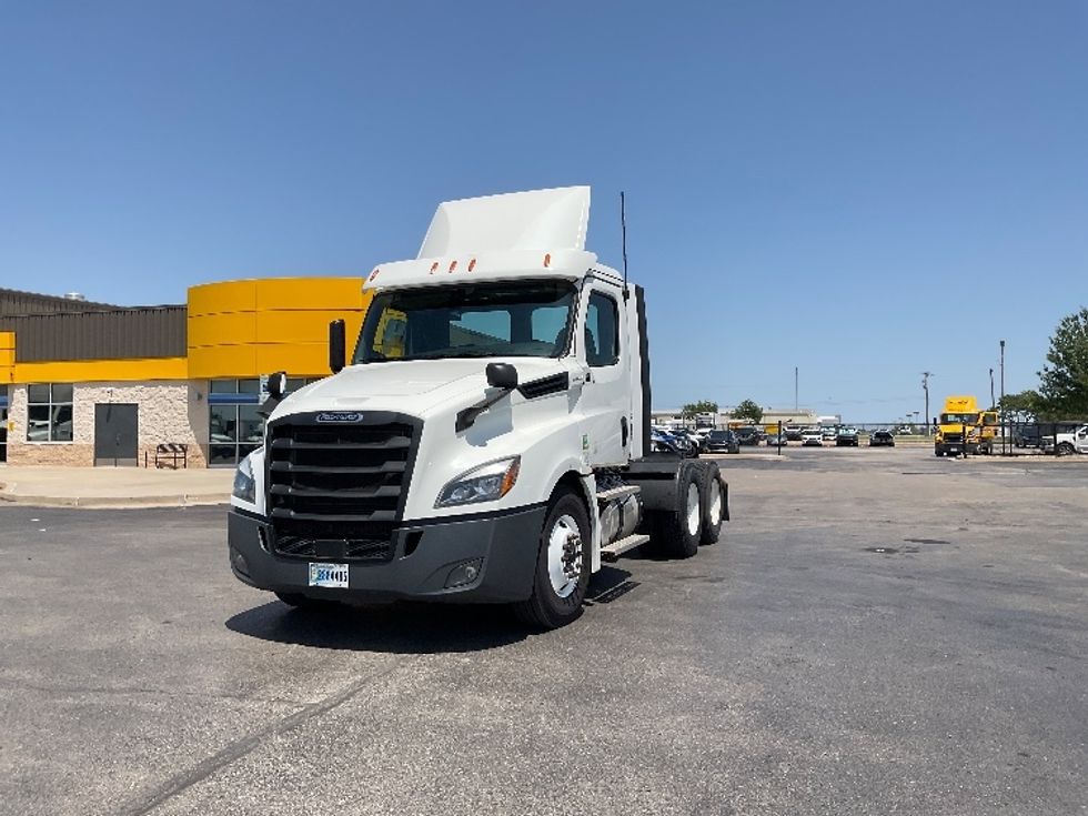 Day Cab Tractor-Heavy Duty Tractors-Freightliner-2020-T12664ST-Oklahoma City-OK-585,557\n\t\tmiles-$ 36,250 - Image 3
