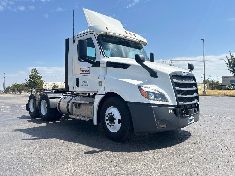 Day Cab Tractor-Heavy Duty Tractors-Freightliner-2020-T12664ST-Oklahoma City-OK-591,830\n\t\tmiles-$ 38,750 - Image 1