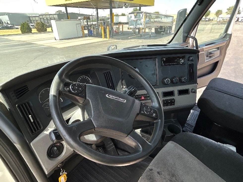 Day Cab Tractor-Heavy Duty Tractors-Freightliner-2020-T12664ST-Oklahoma City-OK-591,830\n\t\tmiles-$ 38,750 - Image 10