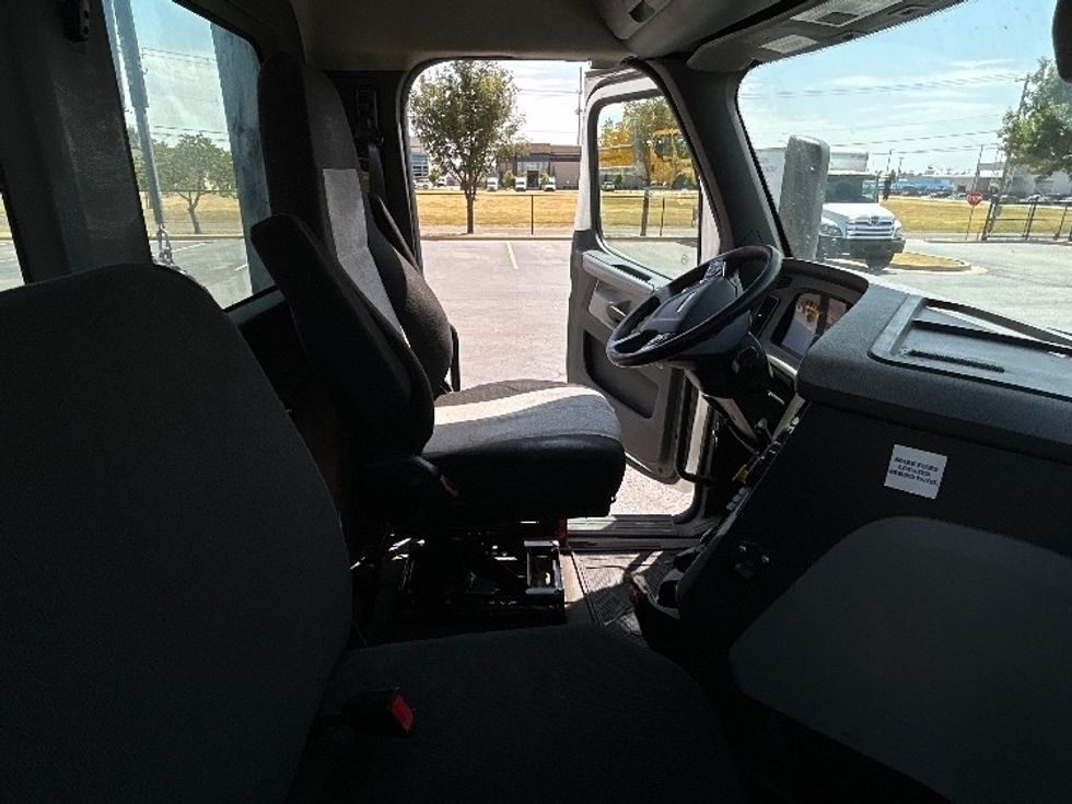 Day Cab Tractor-Heavy Duty Tractors-Freightliner-2020-T12664ST-Oklahoma City-OK-591,830\n\t\tmiles-$ 38,750 - Image 13