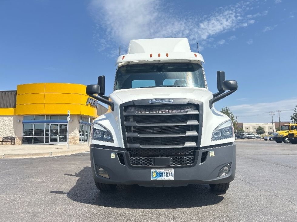 Day Cab Tractor-Heavy Duty Tractors-Freightliner-2020-T12664ST-Oklahoma City-OK-591,830\n\t\tmiles-$ 38,750 - Image 2