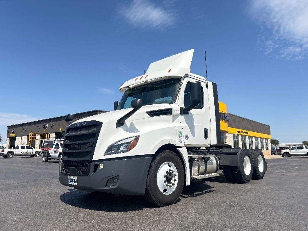 Day Cab Tractor-Heavy Duty Tractors-Freightliner-2020-T12664ST-Oklahoma City-OK-591,830\n\t\tmiles-$ 38,750 - Image 3