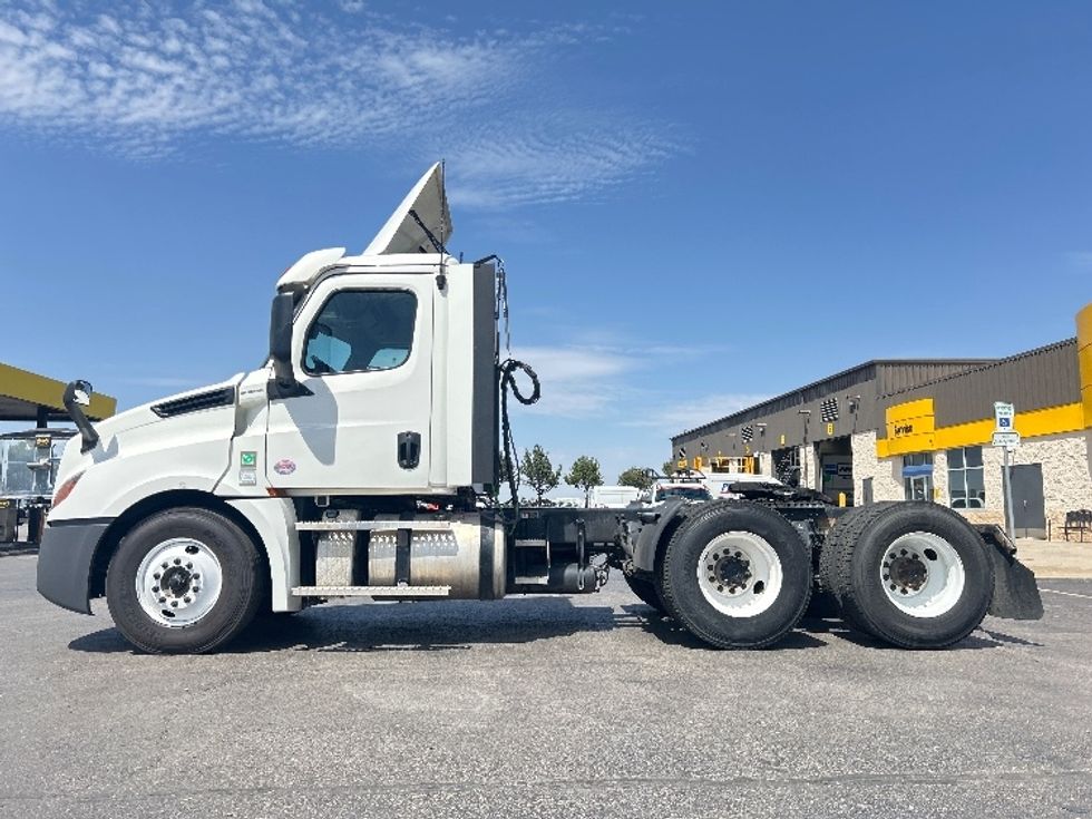 Day Cab Tractor-Heavy Duty Tractors-Freightliner-2020-T12664ST-Oklahoma City-OK-591,830\n\t\tmiles-$ 38,750 - Image 4