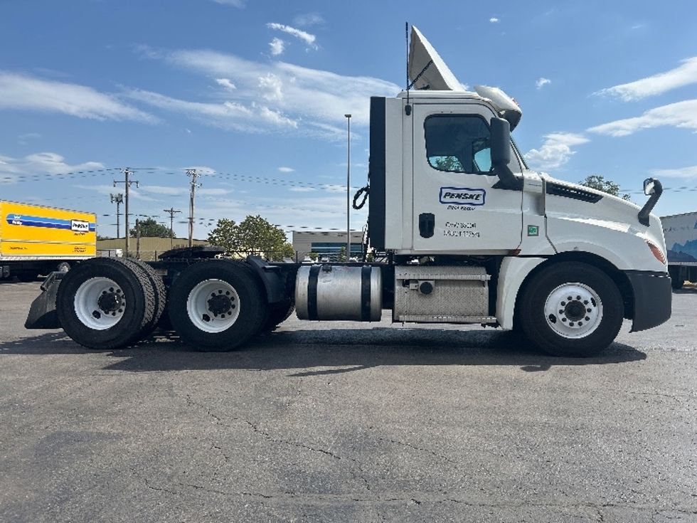 Day Cab Tractor-Heavy Duty Tractors-Freightliner-2020-T12664ST-Oklahoma City-OK-591,830\n\t\tmiles-$ 38,750 - Image 8