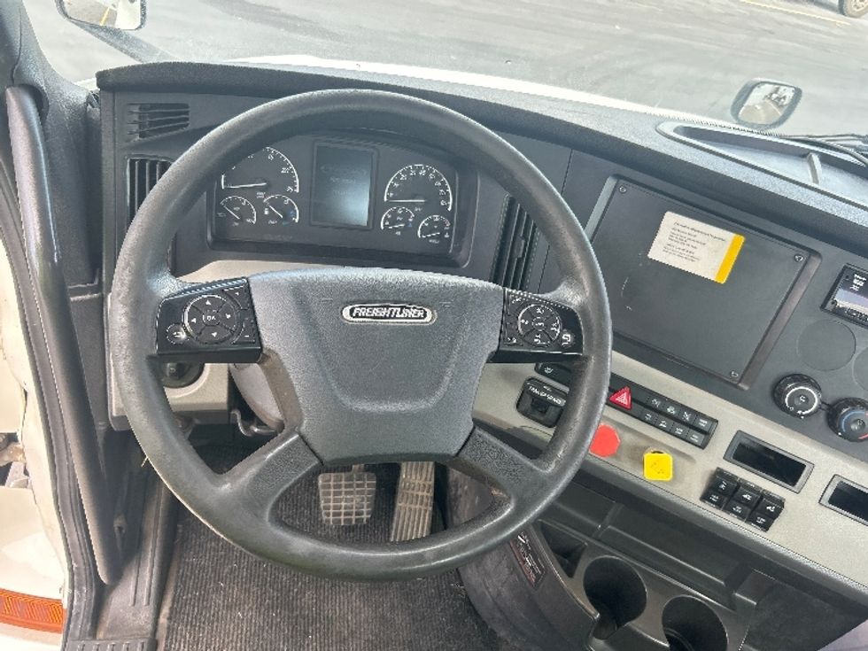 Day Cab Tractor-Heavy Duty Tractors-Freightliner-2020-T12664ST-Oklahoma City-OK-746,212\n\t\tmiles-$ 33,000 - Image 11