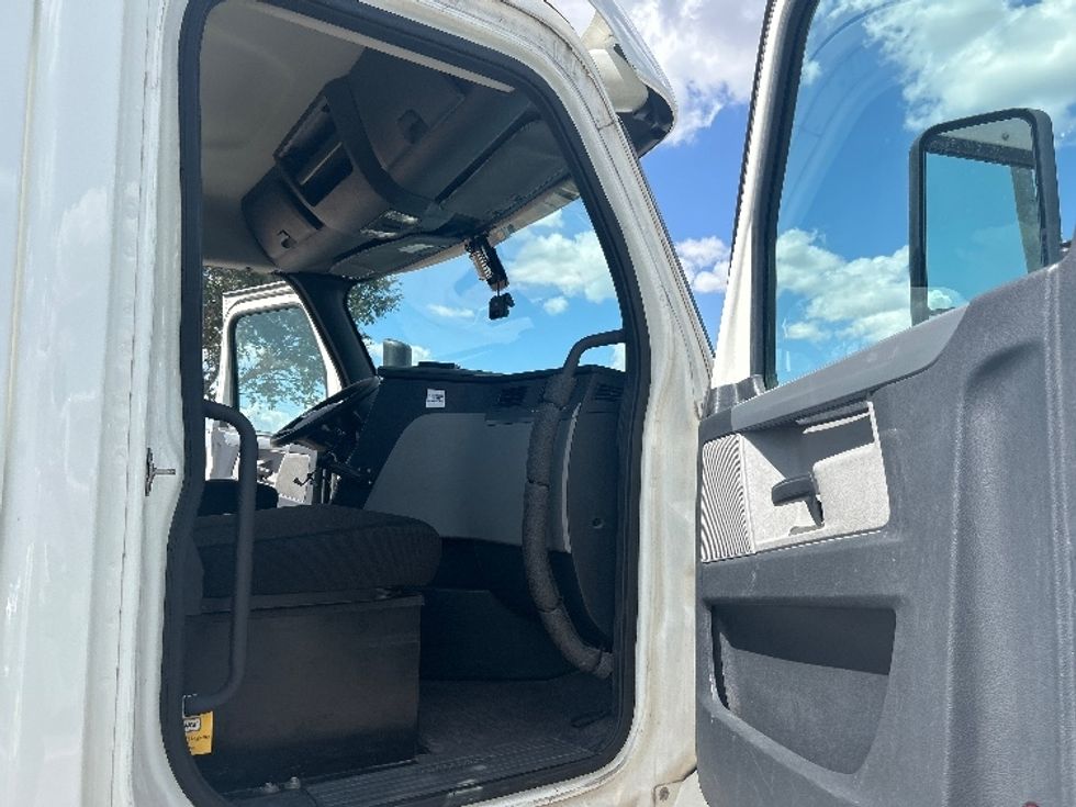 Day Cab Tractor-Heavy Duty Tractors-Freightliner-2020-T12664ST-Oklahoma City-OK-746,212\n\t\tmiles-$ 33,000 - Image 12