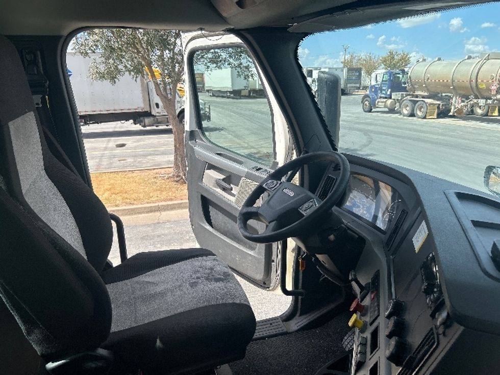 Day Cab Tractor-Heavy Duty Tractors-Freightliner-2020-T12664ST-Oklahoma City-OK-746,212\n\t\tmiles-$ 33,000 - Image 14