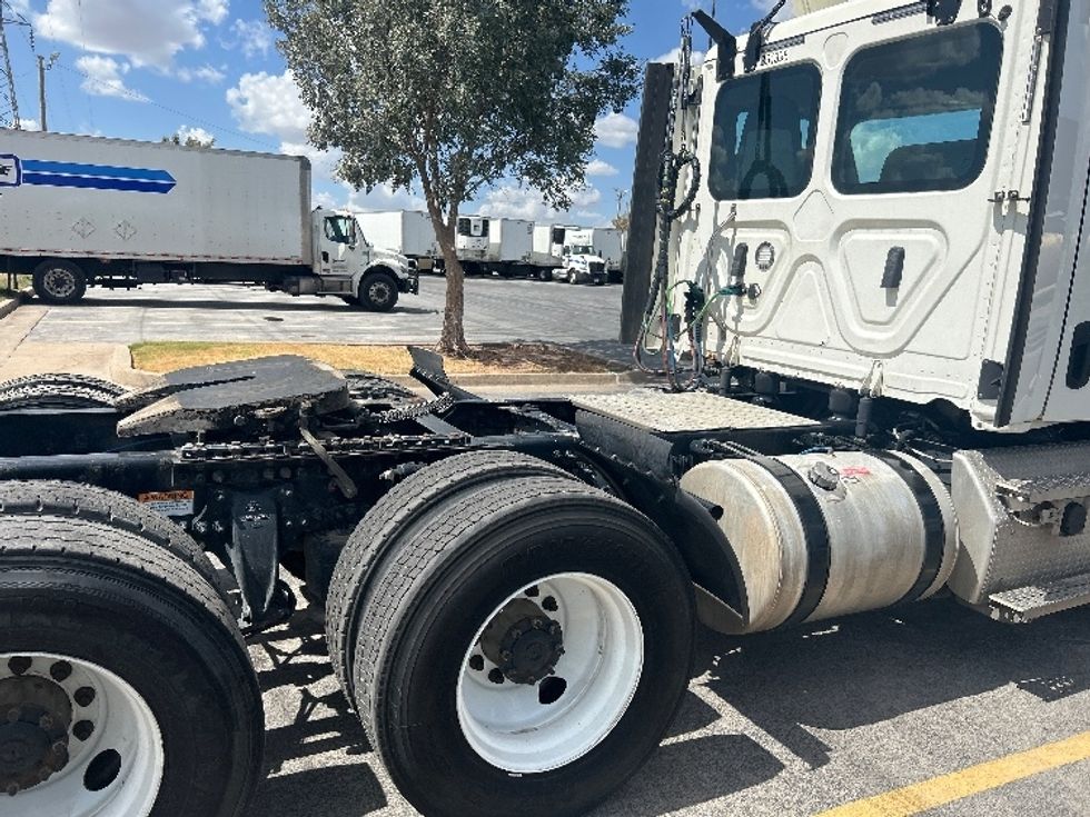 Day Cab Tractor-Heavy Duty Tractors-Freightliner-2020-T12664ST-Oklahoma City-OK-746,212\n\t\tmiles-$ 33,000 - Image 18