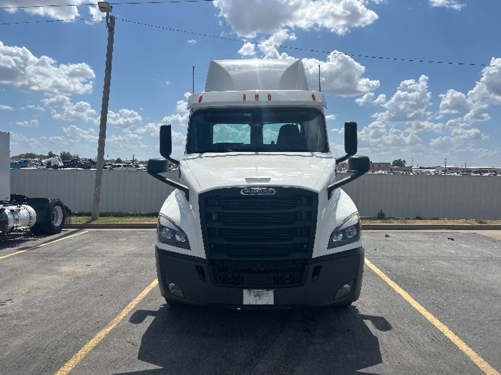 Day Cab Tractor-Heavy Duty Tractors-Freightliner-2020-T12664ST-Oklahoma City-OK-746,212\n\t\tmiles-$ 33,000 - Image 2