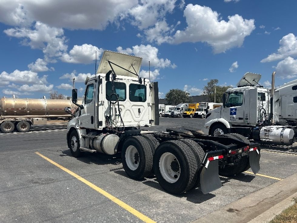 Day Cab Tractor-Heavy Duty Tractors-Freightliner-2020-T12664ST-Oklahoma City-OK-746,212\n\t\tmiles-$ 33,000 - Image 5