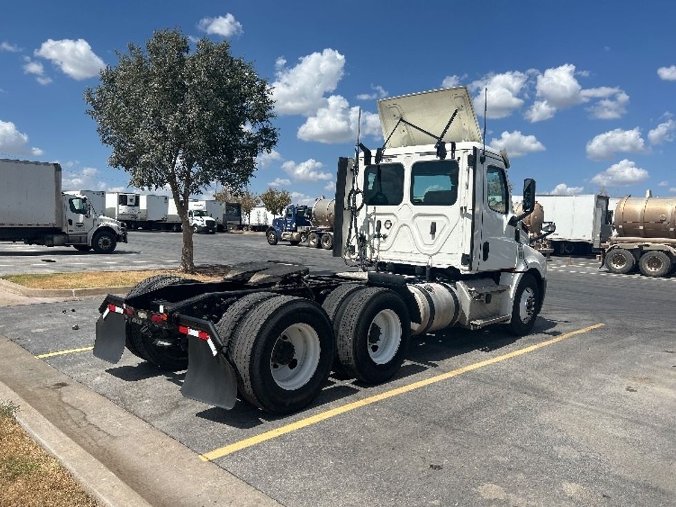 Day Cab Tractor-Heavy Duty Tractors-Freightliner-2020-T12664ST-Oklahoma City-OK-746,212\n\t\tmiles-$ 33,000 - Image 7