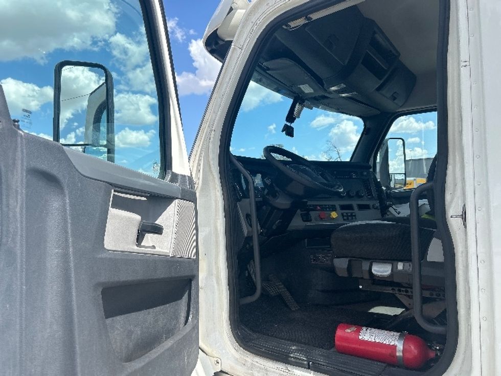 Day Cab Tractor-Heavy Duty Tractors-Freightliner-2020-T12664ST-Oklahoma City-OK-746,212\n\t\tmiles-$ 33,000 - Image 9