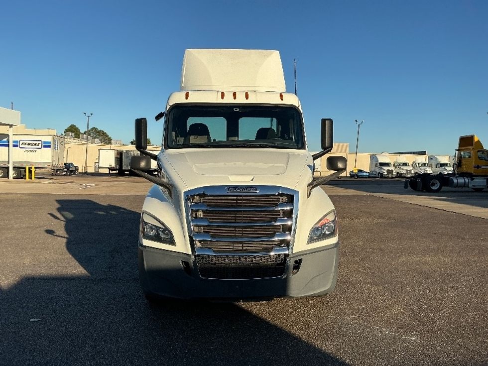 Day Cab Tractor-Heavy Duty Tractors-Freightliner-2020-T12664ST-Olive Branch-MS-80,301\n\t\tmiles-$ 71,500 - Image 2