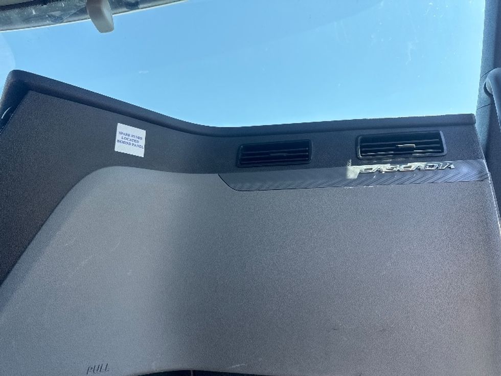 Day Cab Tractor-Heavy Duty Tractors-Freightliner-2020-T12664ST-Omaha-NE-236,768\n\t\tmiles-$ 67,250 - Image 13