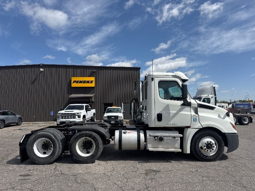 Day Cab Tractor-Heavy Duty Tractors-Freightliner-2020-T12664ST-Omaha-NE-236,768\n\t\tmiles-$ 67,250 - Image 8