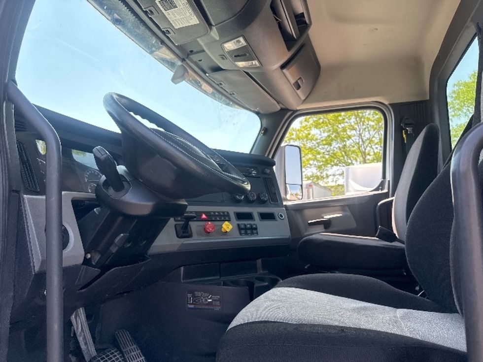 Day Cab Tractor-Heavy Duty Tractors-Freightliner-2020-T12664ST-Omaha-NE-236,768\n\t\tmiles-$ 67,250 - Image 9