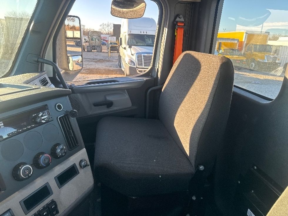Day Cab Tractor-Heavy Duty Tractors-Freightliner-2020-T12664ST-Omaha-NE-478,919\n\t\tmiles-$ 47,250 - Image 12