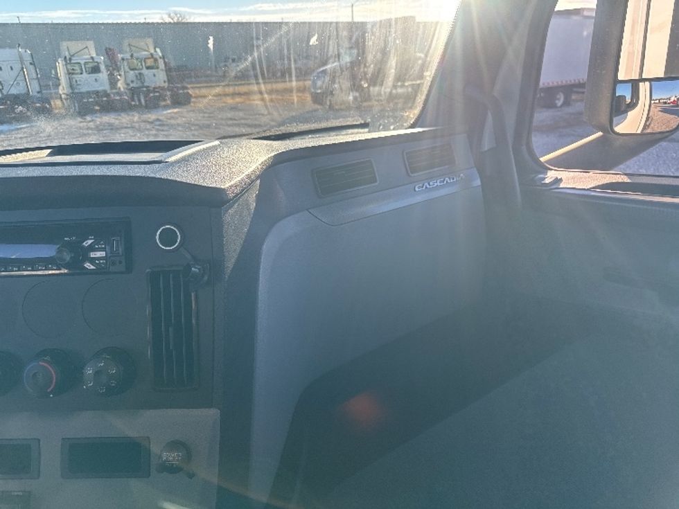 Day Cab Tractor-Heavy Duty Tractors-Freightliner-2020-T12664ST-Omaha-NE-478,919\n\t\tmiles-$ 47,250 - Image 13