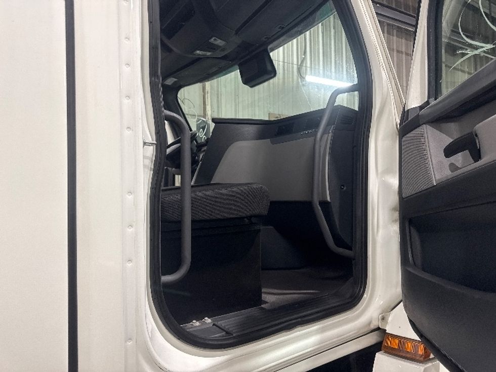 Day Cab Tractor-Heavy Duty Tractors-Freightliner-2020-T12664ST-Omaha-NE-478,919\n\t\tmiles-$ 47,250 - Image 14