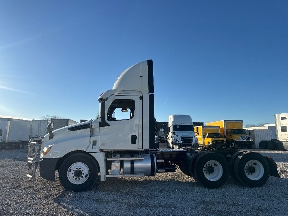 Day Cab Tractor-Heavy Duty Tractors-Freightliner-2020-T12664ST-Omaha-NE-478,919\n\t\tmiles-$ 47,250 - Image 4