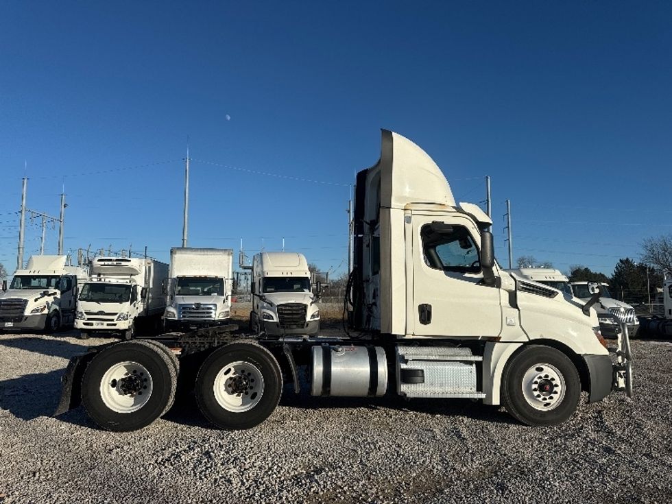 Day Cab Tractor-Heavy Duty Tractors-Freightliner-2020-T12664ST-Omaha-NE-478,919\n\t\tmiles-$ 47,250 - Image 8
