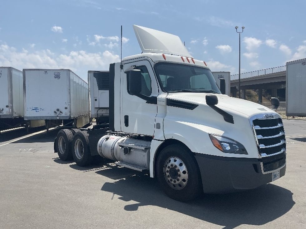 Day Cab Tractor-Heavy Duty Tractors-Freightliner-2020-T12664ST-Ontario-CA-417,334\n\t\tmiles-$ 56,750 - Image 1