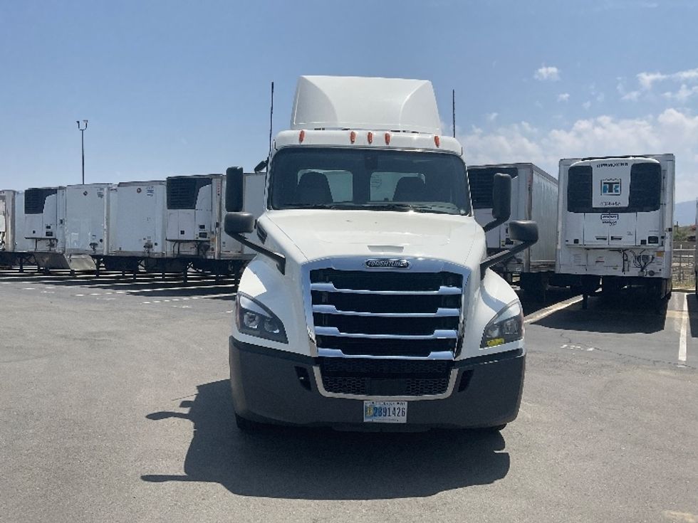 Day Cab Tractor-Heavy Duty Tractors-Freightliner-2020-T12664ST-Ontario-CA-417,334\n\t\tmiles-$ 56,750 - Image 2