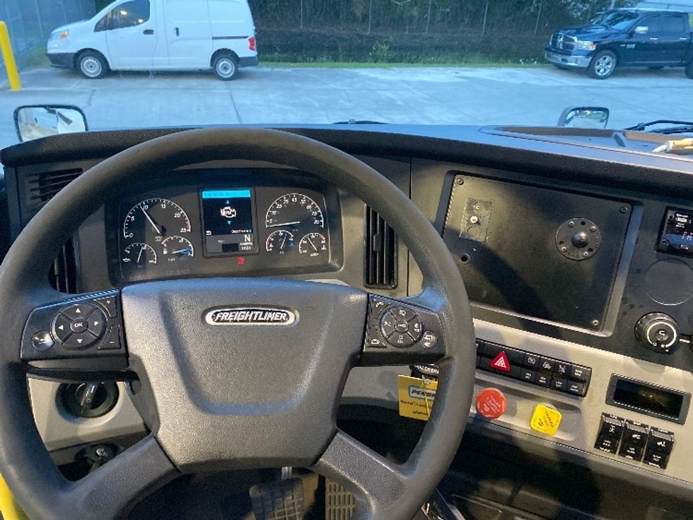 Day Cab Tractor-Heavy Duty Tractors-Freightliner-2020-T12664ST-Orlando-FL-488,502\n\t\tmiles-$ 58,500 - Image 10