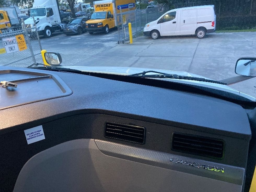 Day Cab Tractor-Heavy Duty Tractors-Freightliner-2020-T12664ST-Orlando-FL-488,502\n\t\tmiles-$ 58,500 - Image 11