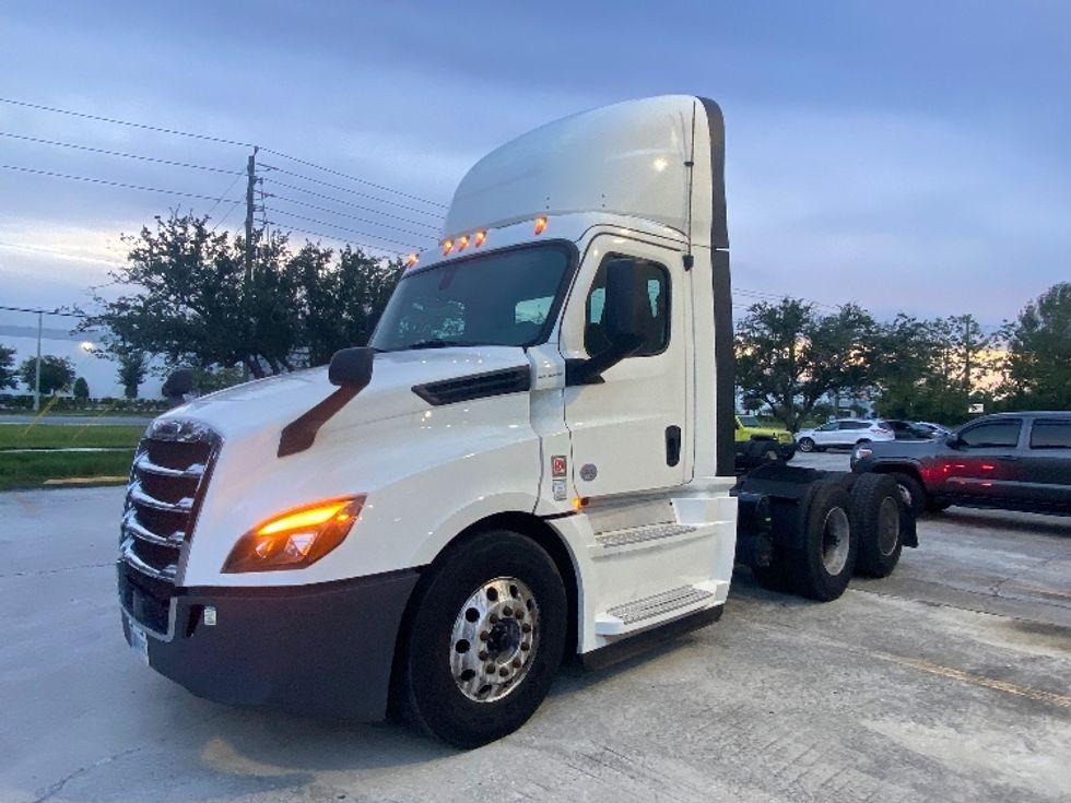 Day Cab Tractor-Heavy Duty Tractors-Freightliner-2020-T12664ST-Orlando-FL-488,502\n\t\tmiles-$ 58,500 - Image 3