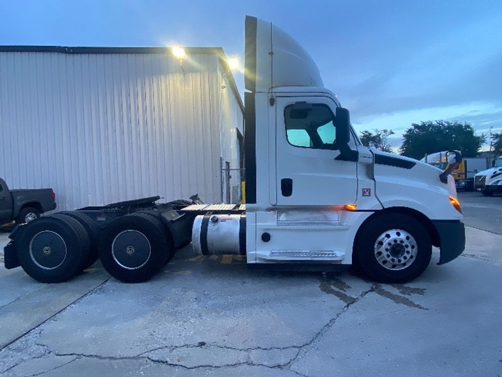Day Cab Tractor-Heavy Duty Tractors-Freightliner-2020-T12664ST-Orlando-FL-488,502\n\t\tmiles-$ 58,500 - Image 8
