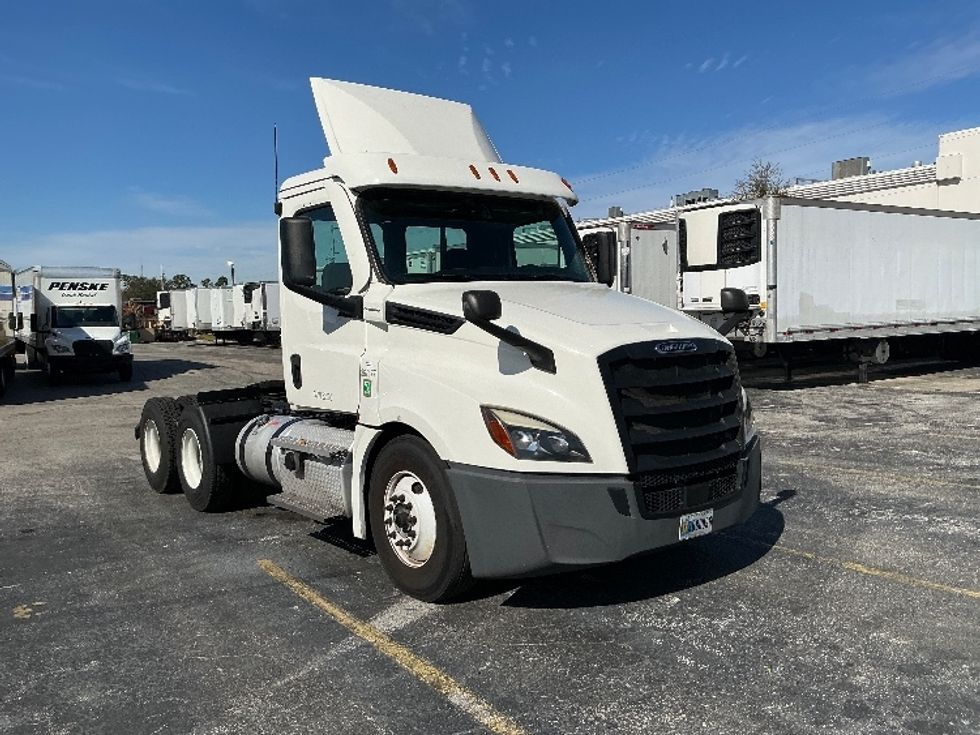 Day Cab Tractor-Heavy Duty Tractors-Freightliner-2020-T12664ST-Orlando-FL-488,620\n\t\tmiles-$ 46,250 - Image 1