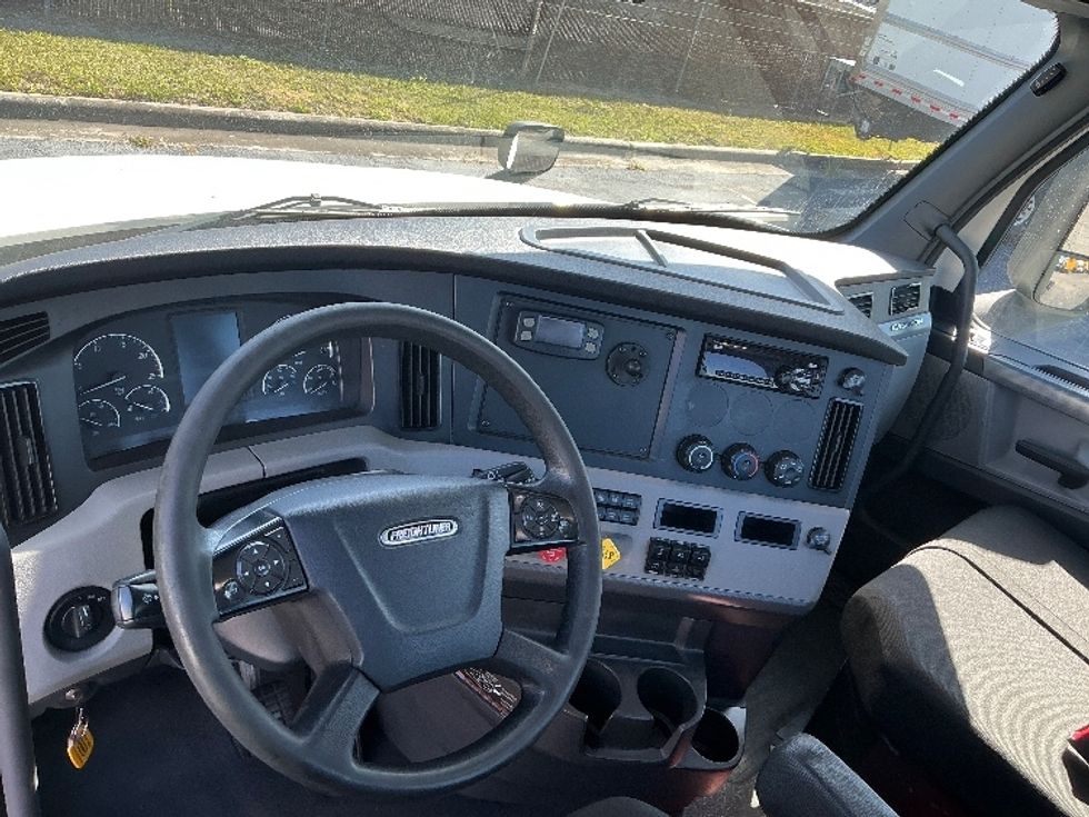 Day Cab Tractor-Heavy Duty Tractors-Freightliner-2020-T12664ST-Orlando-FL-488,620\n\t\tmiles-$ 46,250 - Image 11