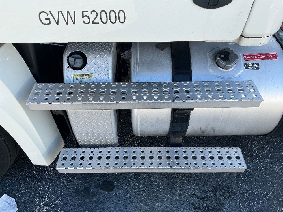 Day Cab Tractor-Heavy Duty Tractors-Freightliner-2020-T12664ST-Orlando-FL-488,620\n\t\tmiles-$ 46,250 - Image 17