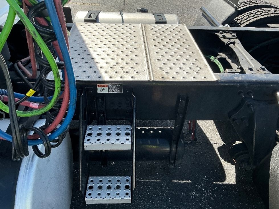 Day Cab Tractor-Heavy Duty Tractors-Freightliner-2020-T12664ST-Orlando-FL-488,620\n\t\tmiles-$ 46,250 - Image 18