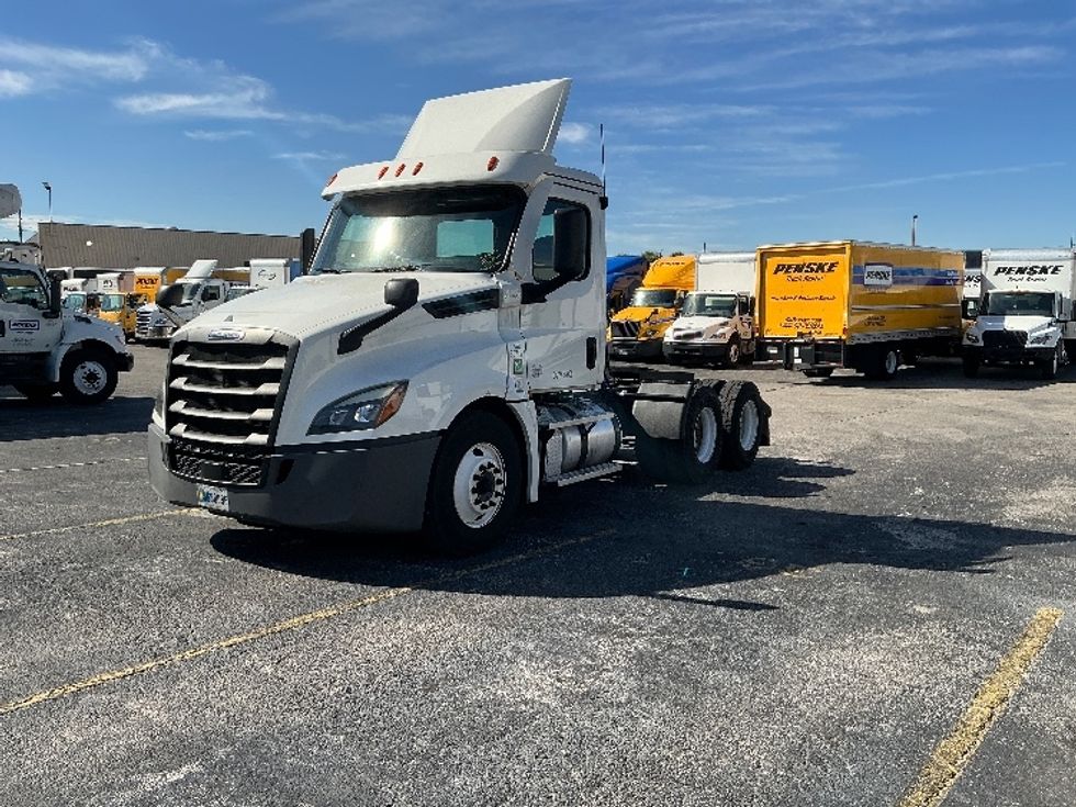 Day Cab Tractor-Heavy Duty Tractors-Freightliner-2020-T12664ST-Orlando-FL-488,620\n\t\tmiles-$ 46,250 - Image 3