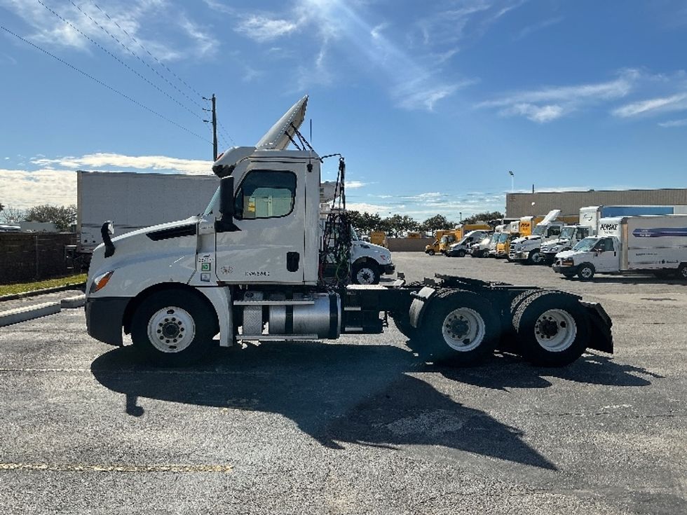 Day Cab Tractor-Heavy Duty Tractors-Freightliner-2020-T12664ST-Orlando-FL-488,620\n\t\tmiles-$ 46,250 - Image 4