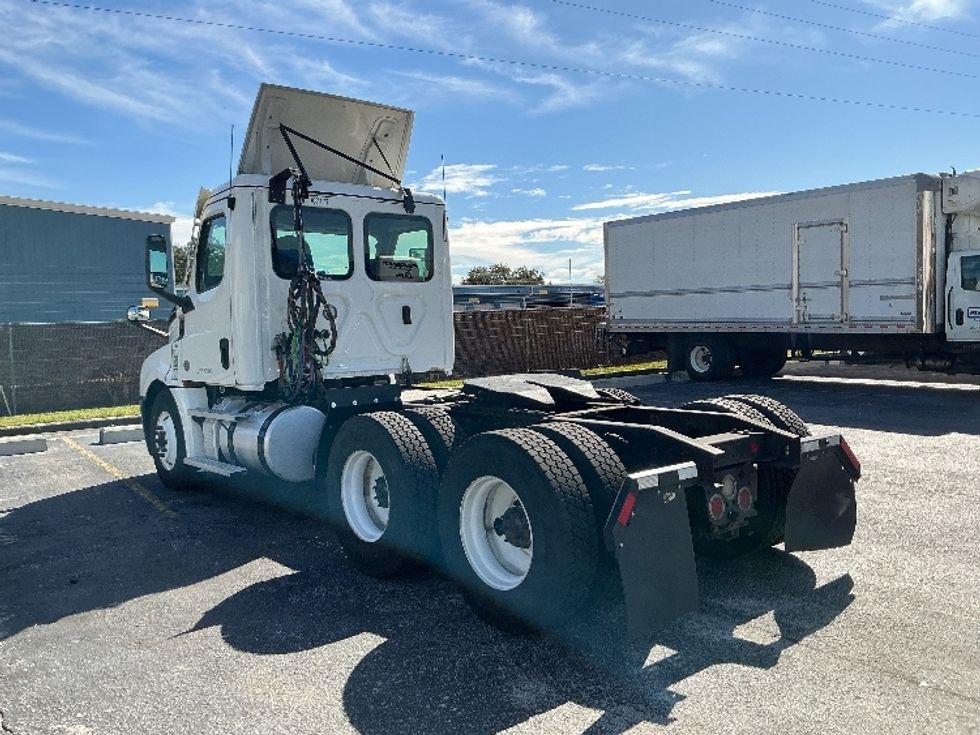 Day Cab Tractor-Heavy Duty Tractors-Freightliner-2020-T12664ST-Orlando-FL-488,620\n\t\tmiles-$ 46,250 - Image 5