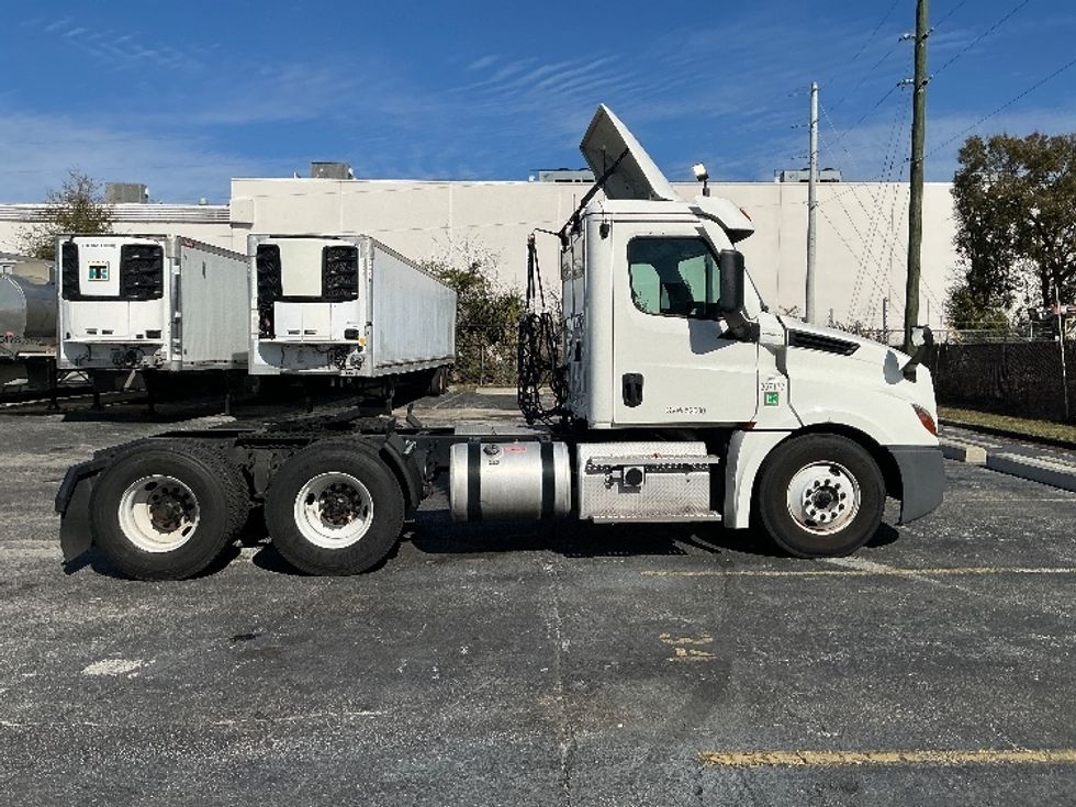 Day Cab Tractor-Heavy Duty Tractors-Freightliner-2020-T12664ST-Orlando-FL-488,620\n\t\tmiles-$ 46,250 - Image 8