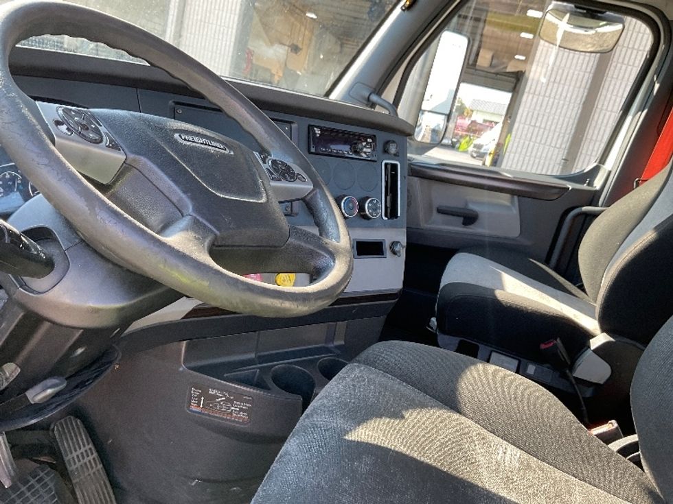 Day Cab Tractor-Heavy Duty Tractors-Freightliner-2020-T12664ST-Orlando-FL-531,665\n\t\tmiles-$ 42,500 - Image 10