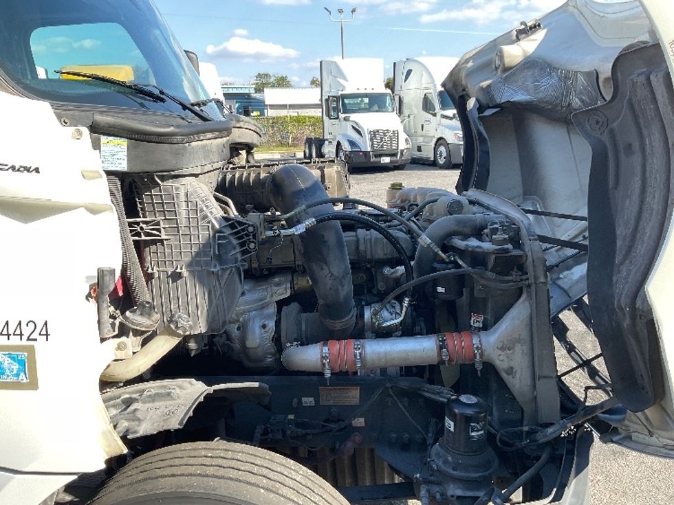 Day Cab Tractor-Heavy Duty Tractors-Freightliner-2020-T12664ST-Orlando-FL-531,665\n\t\tmiles-$ 42,500 - Image 15