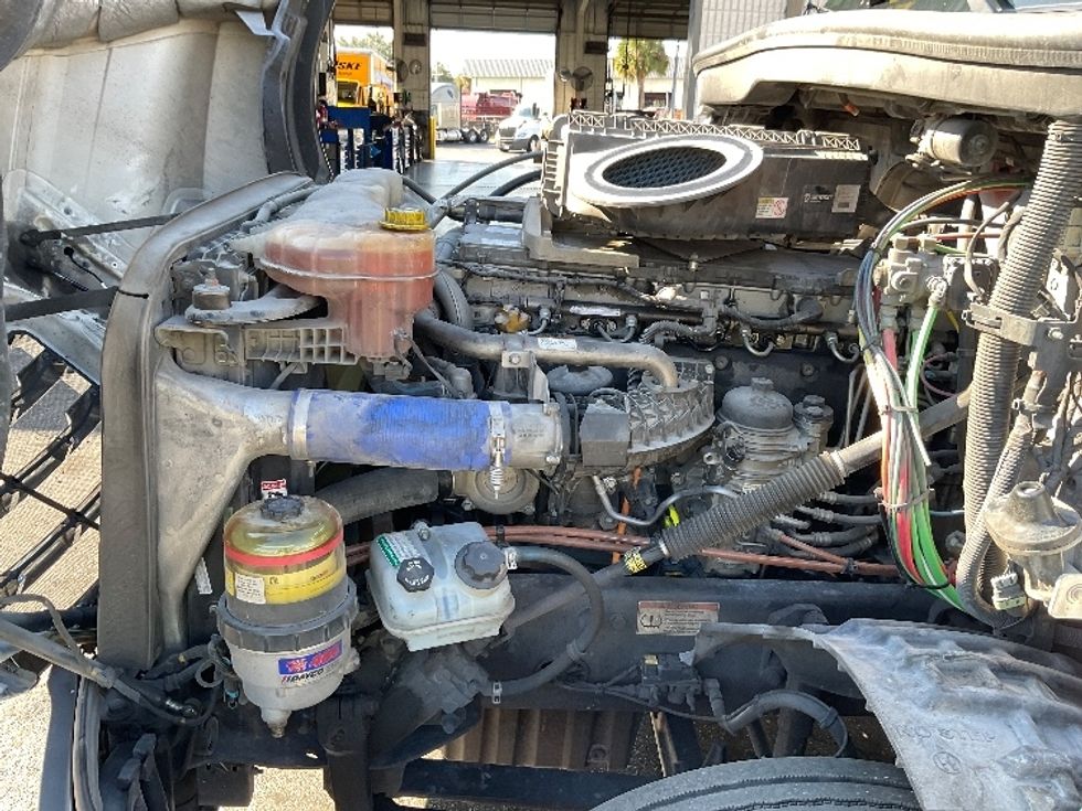 Day Cab Tractor-Heavy Duty Tractors-Freightliner-2020-T12664ST-Orlando-FL-531,665\n\t\tmiles-$ 42,500 - Image 16