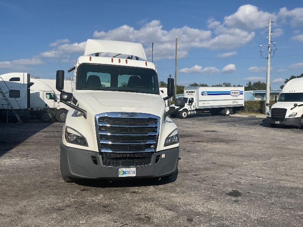 Day Cab Tractor-Heavy Duty Tractors-Freightliner-2020-T12664ST-Orlando-FL-531,665\n\t\tmiles-$ 42,500 - Image 2