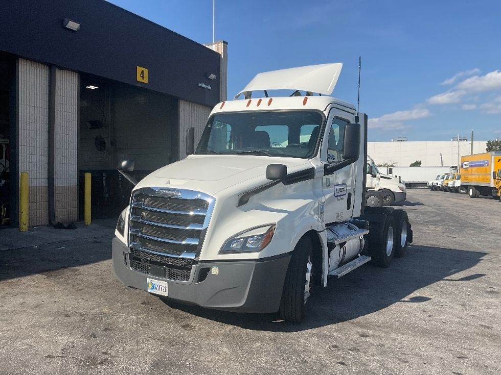 Day Cab Tractor-Heavy Duty Tractors-Freightliner-2020-T12664ST-Orlando-FL-531,665\n\t\tmiles-$ 42,500 - Image 3